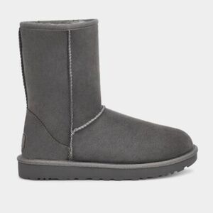 UGG Classic Short II